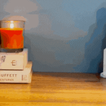 रोटेटिंग डिस्क वाला रेट्रो ग्रामोफोन ब्लूटूथ स्पीकर